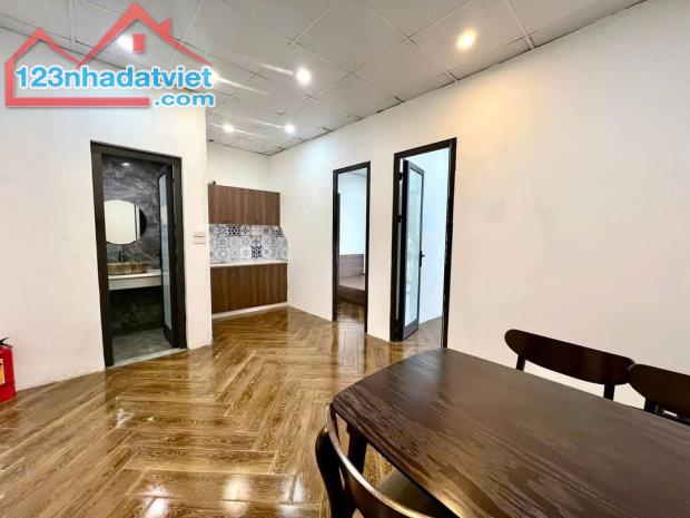 Bán nhà Nguyễn Cảnh Dị, Hoàng Mai, dt: 60m2, giá: 17.7 tỷ, 4 tầng, mt: 4.3m, đường 3 ô tô