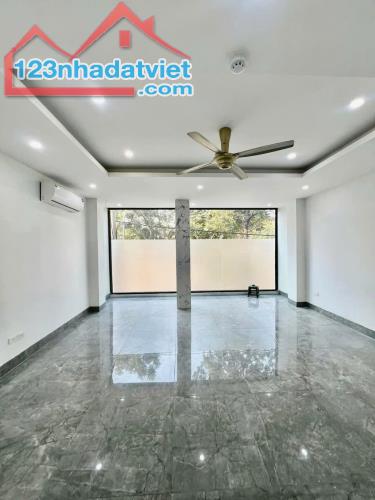 Bán nhà Nguyễn Cảnh Dị, Hoàng Mai, dt: 60m2, giá: 17.7 tỷ, 4 tầng, mt: 4.3m, đường 3 ô tô - 2
