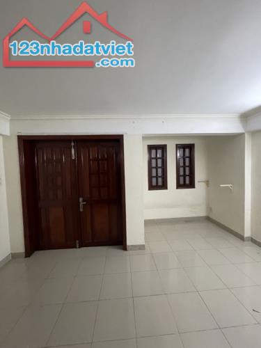 Mặt tiền Nguyễn Kiệm P.3 GV, 4 tầng 75m2, dòng tiền 20tr/th - 1