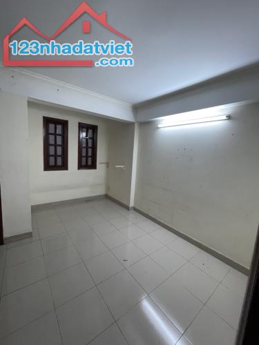 Mặt tiền Nguyễn Kiệm P.3 GV, 4 tầng 75m2, dòng tiền 20tr/th - 2