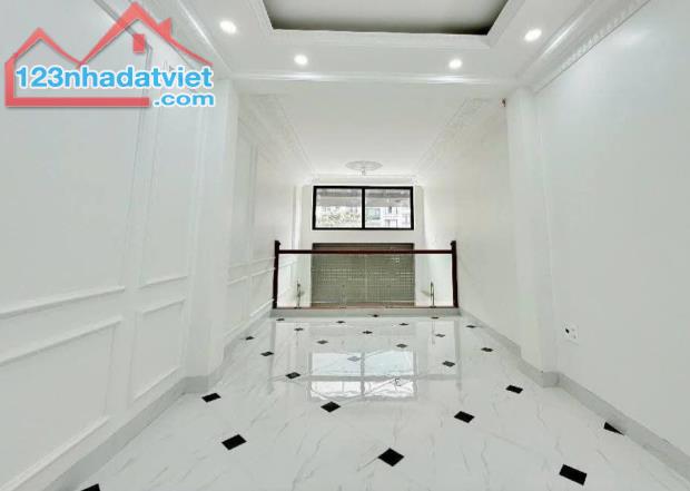 CẦN BÁN NHÀ MẶT PHỐ MINH KHAI, HAI BÀ-DT 56m2, 6 TẦNG THANG MÁY . GIÁ CHÀO 2x TỶ - 1