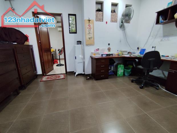 NGUYỄN SỸ SÁCH - NGAY NGÃ TƯ TRẦN THÁI TÔNG - TÂN BÌNH - DT:90m2 - 5 TẦNG - BÁN 9 TỶ - 2