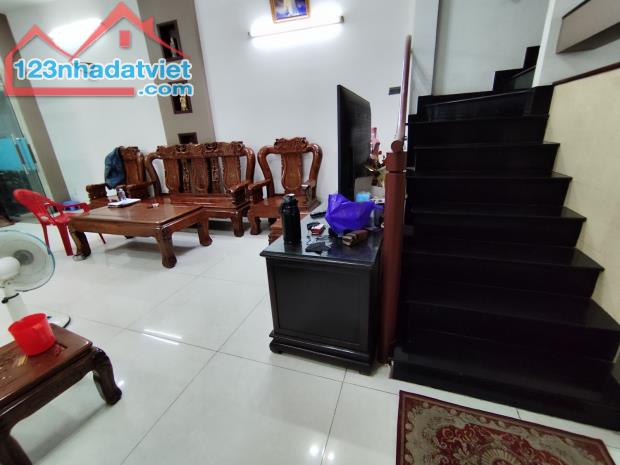 NGUYỄN SỸ SÁCH - NGAY NGÃ TƯ TRẦN THÁI TÔNG - TÂN BÌNH - DT:90m2 - 5 TẦNG - BÁN 9 TỶ - 4