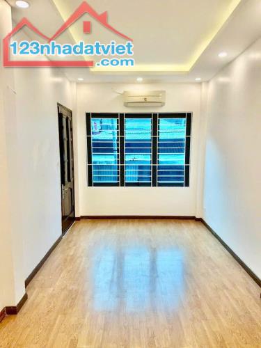 Bán nhà phố Minh Khai, Hai Bà Trưng 30m, 5 tầng. Giá: 7.15 tỷ. LH: 0937.158.386