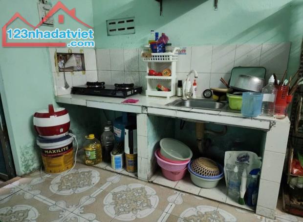 ♥ Nhà Hoàng Diệu gần Chợ Mới, cách đường 90m, DT 64m2, ngang 4.5m, gác lửng gỗ, giá đầu - 1