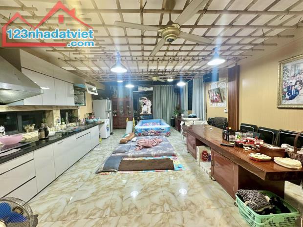 Bán nhà phố Linh Quang, Đống Đa, 2 thoáng, gần hồ, ô tô, tầng 70m2 giá 21.6 tỷ
