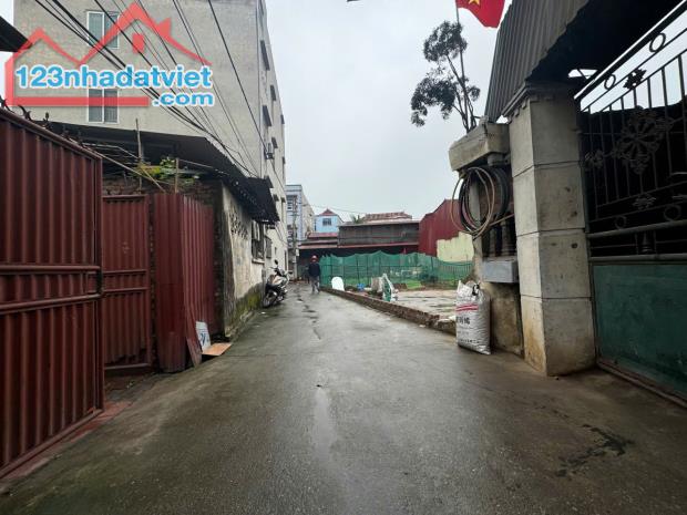 CHỦ CẮT MÁU CẦN BÁN GẤP LÔ ĐẤT   PHÙ KHÊ - TỪ SƠN BẮC NINH 

 Dt : 48 Mt : 5 m 
 Giá :