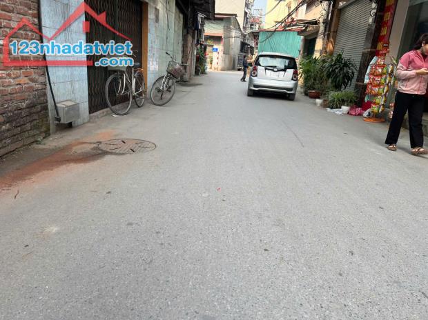 CHỦ CẮT MÁU CẦN BÁN GẤP LÔ ĐẤT   PHÙ KHÊ - TỪ SƠN BẮC NINH 

 Dt : 48 Mt : 5 m 
 Giá : - 1