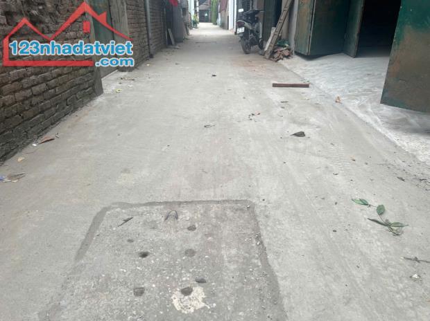 CHỦ CẮT MÁU CẦN BÁN GẤP LÔ ĐẤT   PHÙ KHÊ - TỪ SƠN BẮC NINH 

 Dt : 48 Mt : 5 m 
 Giá : - 2