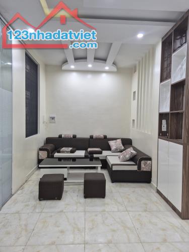 bán nhà 3 tầng Tô Hiệu, 44m2.mặt tiền 6,8m.full nội thất. Ngõ NÔNg.chỉ 2,58 tỷ