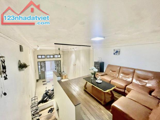 Bán nhà phố Hào Nam, Đống Đa, phân lô, ô tô vào nhà 5 tầng 44m2 giá 14.1 tỷ