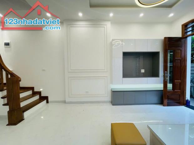 Siêu phẩm nhà ngay ngã tư Canh, Vân Canh DT 30m2 giá 5.4 tỷ, cách chợ Canh 100m