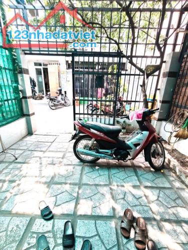 Bán Nhà 64m2 Chỉ 4.6 Tỷ Hẻm Xe Hơi Đình Phong Phú Quận 9 Vị trung tâm gần siêu thị Vincom - 3