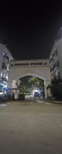 Bán biệt thự liệt kề Green Park Vĩnh Hưng 72mx5t mặt tiền 5m ô tô dừng đỗ ngày đêm 18.8 tỷ