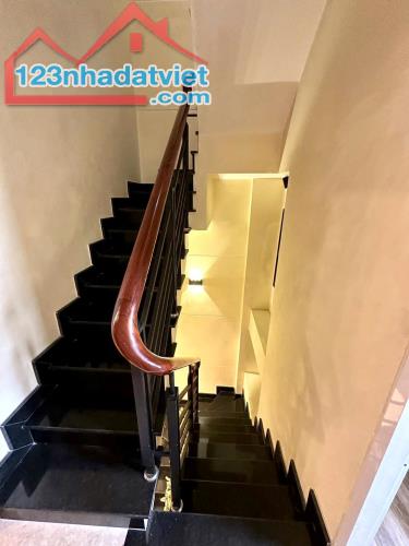 Bán nhà mới, 3 tầng - Võ Văn Kiệt Quận 5 - 85m2 - 3