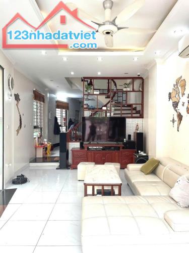 BÁN GẤP NHÀ 4 TẦNG KĐT SÔNG ĐÀ VẠN PHÚC, 55M* MT 4M GIÁ NHỈNH 15 TỶ