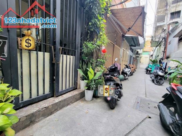 Bán nhà Đường Đinh Tiên Hoàng, Phường Đa Kao, Quận 1, HCM 4 tầng dt 63m2 giá 12 Tỷ.
