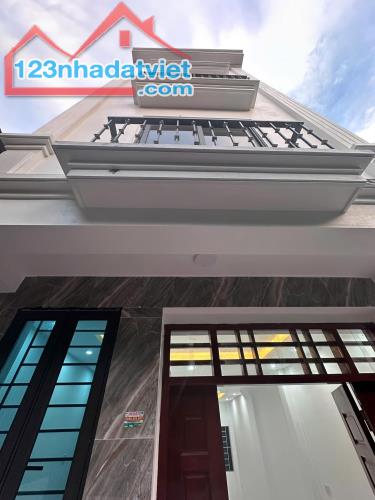 Bán nhà 4 tầng 35m giá chỉ 4,7 tỷ còn thương lượng, gần ngay Ngã Tư Canh, Xuân Phương NTL