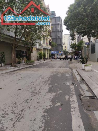 Bán Nhà Riêng CCMN Quận Tây Hồ. 7 Tầng Thang Máy. DT 104M2 - 1