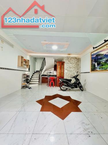 ‼️Bán Nhà Ngon 5Tầng,Mới Đẹp Ở Luôn,Ôto Sát Nhà Lãnh Binh Thăng
Ngang Hiếm 4.7m 5Tỷ Hơn.