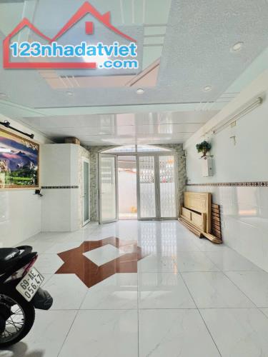 ‼️Bán Nhà Ngon 5Tầng,Mới Đẹp Ở Luôn,Ôto Sát Nhà Lãnh Binh Thăng
Ngang Hiếm 4.7m 5Tỷ Hơn. - 2