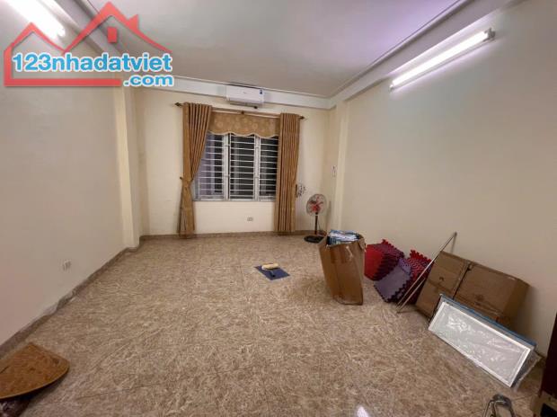 BÁN NHÀ HOÀNG MAI NGÕ THÔNG GỐC ĐỀ, LÔ GÓC, 5 TẦNG NHÀ DÂN XÂY RẤT ĐẸP Ở NGAY. - 4