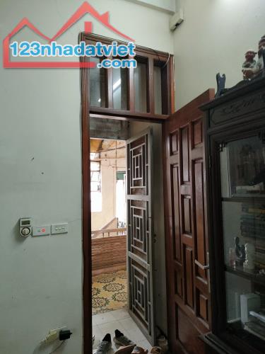 Cho thuê căn hộ khép kín Phố Huế 30m/44m, tầng 4, mặt tiền 3m, 7 tr/th Hai Bà Trưng. - 1