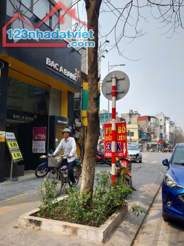 BÁN GẤP nhà mặt phố Đại La  HBT 33m 5 Tầng  Vỉa hè đá bóng  Kinh Doanh sầm uất. Chỉ 14.91