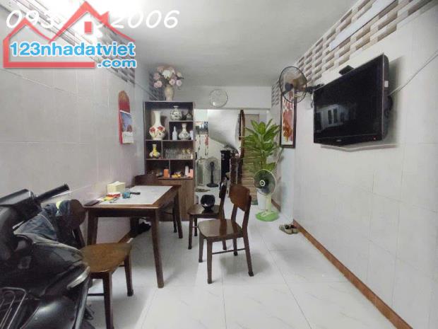 Cần bán nhà ngõ chợ Khâm Thiên Đống nhiều khoảng tiền nhỏ Hiếm ngõ ba gác đỗ cửa24m x4 - 1