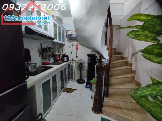 Cần bán nhà ngõ chợ Khâm Thiên Đống nhiều khoảng tiền nhỏ Hiếm ngõ ba gác đỗ cửa24m x4 - 2