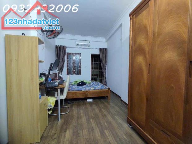 Cần bán nhà ngõ chợ Khâm Thiên Đống nhiều khoảng tiền nhỏ Hiếm ngõ ba gác đỗ cửa24m x4 - 3