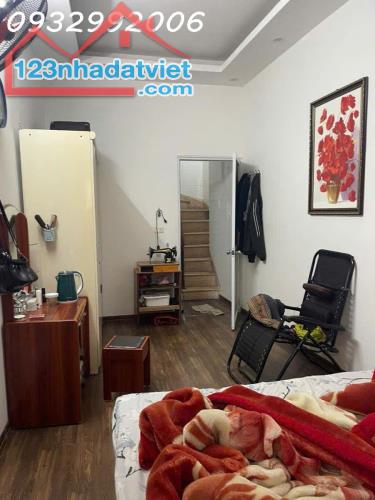 Cần bán nhà ngõ chợ Khâm Thiên Đống nhiều khoảng tiền nhỏ Hiếm ngõ ba gác đỗ cửa24m x4 - 4