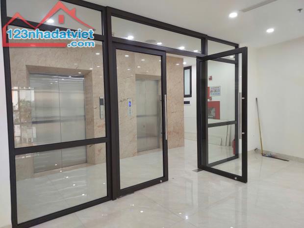 Cho thuê gấp 170m2 sàn văn phòng Nguyễn Thị Định thông sàn, thang máy, có hầm để xe, ô tô - 1
