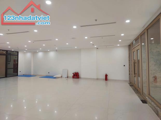 Cho thuê gấp 170m2 sàn văn phòng Nguyễn Thị Định thông sàn, thang máy, có hầm để xe, ô tô - 2