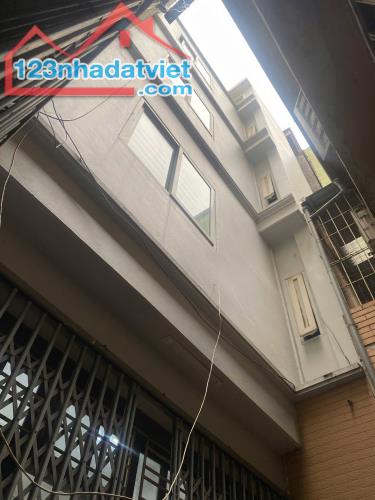 BÁN NHÀ ĐẸP ĐỐNG ĐA THỊNH QUANG 31M 5 TẦNG MT4M YÊN TĨNH GẦN TRƯỜNG CHỢ Ở SƯỚNG CHỈ 6.35