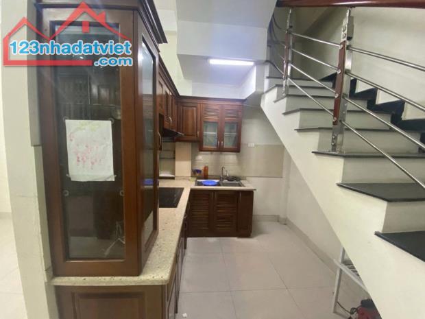 BÁN NHÀ ĐẸP ĐỐNG ĐA THỊNH QUANG 31M 5 TẦNG MT4M YÊN TĨNH GẦN TRƯỜNG CHỢ Ở SƯỚNG CHỈ 6.35 - 2