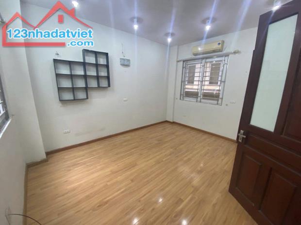 BÁN NHÀ ĐẸP ĐỐNG ĐA THỊNH QUANG 31M 5 TẦNG MT4M YÊN TĨNH GẦN TRƯỜNG CHỢ Ở SƯỚNG CHỈ 6.35 - 4