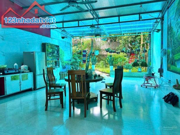 Chính chủ bán nhà 3 tầng đường Cách Mạng Tháng 8 - vị trí đắc địa, thuận lợi kinh doanh - 1