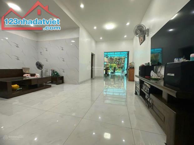 Chính chủ bán nhà 3 tầng đường Cách Mạng Tháng 8 - vị trí đắc địa, thuận lợi kinh doanh - 3