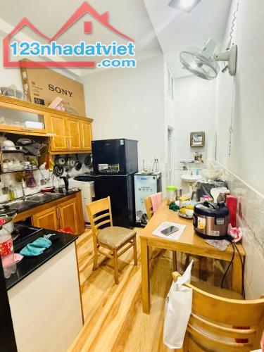 Bán Nhà đẹp SHR 1 trệt 2 lầu mái đúc, hẻm 5m xe hơi tới cửa.