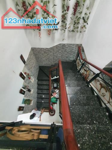12 TỶ HƠN - NHÀ CÔ BẮC QUẬN I - GẦN ĐẠI HỌC VĂN LANG - HẺM XE HƠI 1/ SÁT MT-60M2 2 LẦU 3PN - 3