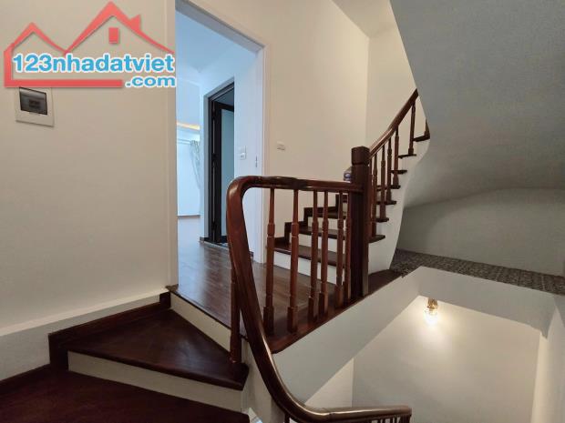 Nhỉnh 8 tỷ nhà đẹp 5 tầng Cầu Giấy - 1