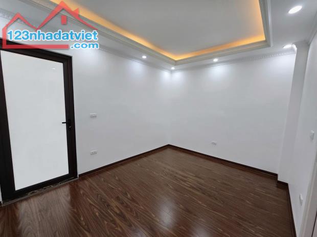 Nhỉnh 8 tỷ nhà đẹp 5 tầng Cầu Giấy - 4