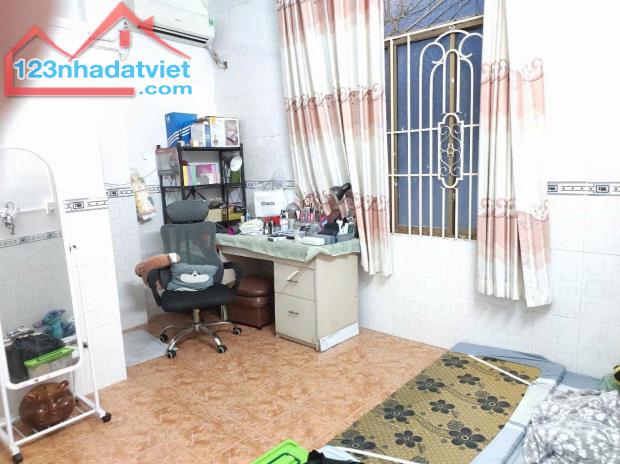 BÁN NHÀ KV LÊ VĂN LƯƠNG Q7 MT  8M - 32m2 5PN + SÂN THƯỢNG NHỈNH 4TỶ TL - 4