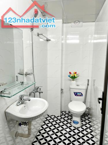Bán căn hộ dòng tiền phố Minh Khai vừa ở và cho thuê, 5 tầng, 36m2, 7 phòng khép kín, giá - 3