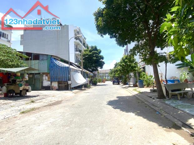 Bán Đất Ngay Đường 12 Trần Lựu,P.An Phú,Quận 2 DT:100m2(5mx20m) Xây Hầm 4 Tầng-Giá 22 Tỷ