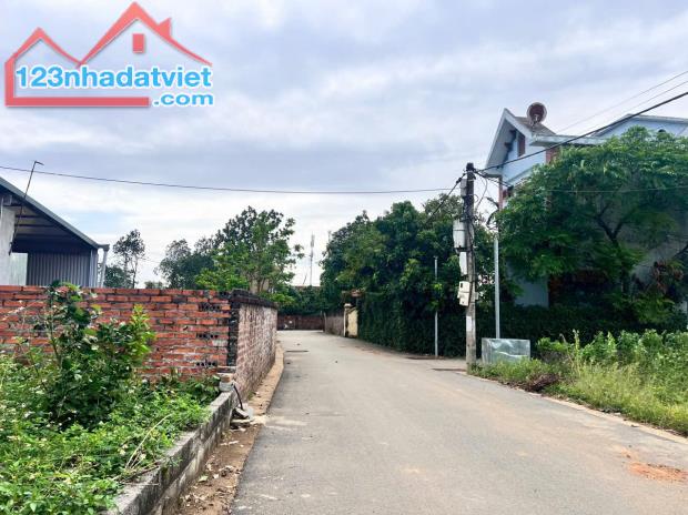 CẦN BÁN LÔ ĐẤT ĐẸP NGAY NGÃ TƯ LỤC QUÂN - VIEW HỒ CỰC ĐẸP - MẶT TIỀN RỘNG