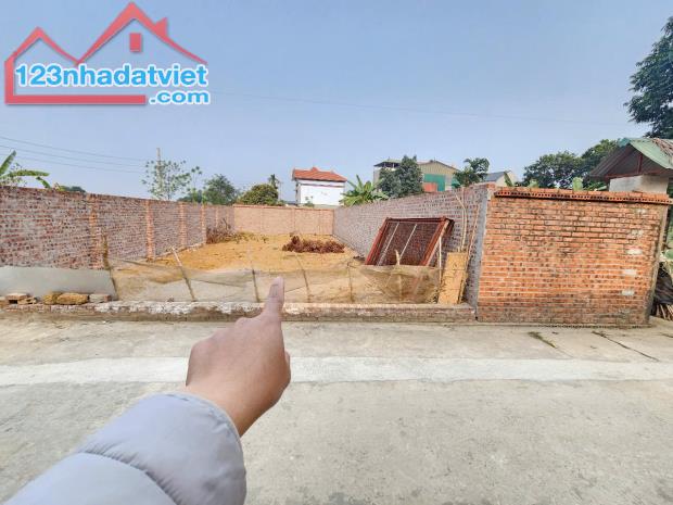 CẦN BÁN LÔ ĐẤT ĐẸP NGAY NGÃ TƯ LỤC QUÂN - VIEW HỒ CỰC ĐẸP - MẶT TIỀN RỘNG - 2