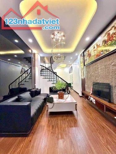 BÁN NHÀ THỊNH QUANG ĐỐNG ĐA- 32M- 6,4 TỶ- KINH DOANH - ÔTÔ ĐỖ CỬA - NGÕ THÔNG