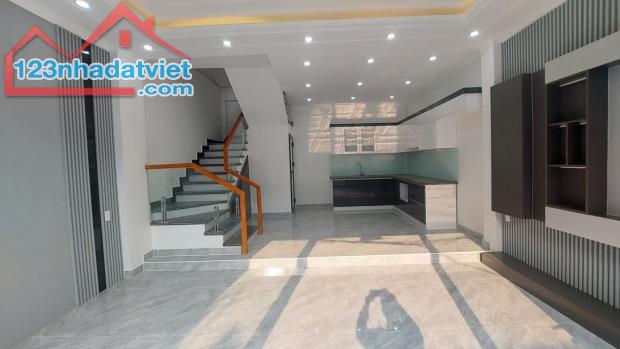 Bán gấp nhà 4,5tầng,  Miếu Hai Xã, Dư Hàng Kênh, Lê Chân. 4,65tỷ. 43m2. Đường 4,5m. - 4